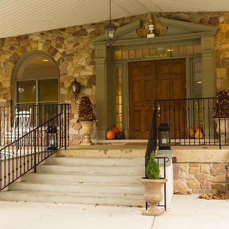 Conference Center Hotel At Valley Forge Oaks Exterior photo